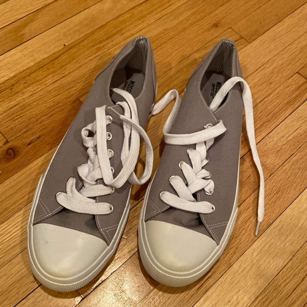 Mossimo gray laced shoes